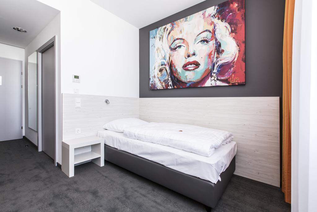 Msc Hotel Neunkirchen Quarto foto